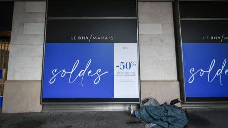 « C’est un petit peu comme si on leur offrait des funérailles » : à Paris, une cérémonie pour rendre hommage aux 855 sans-abris morts en 2024