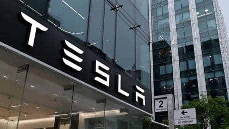 Tesla wird seine Autos nicht los: Jetzt soll ein Land die Rettung bringen
