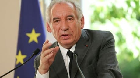 Risque de censure et menace d'une nouvelle dissolution: l'étau se resserre autour de François Bayrou