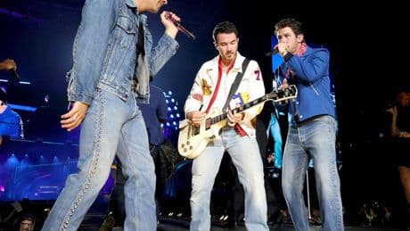 Jonas Brothers Welcome Surprise Guests, Fans Into The Family On Each Tour Stop