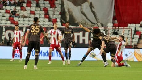 Trabzonspor, Antalyaspor deplasmanında iki golle kazandı