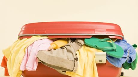 Kofferpacken: 3 Tricks, die sofort Platz und Gewicht sparen