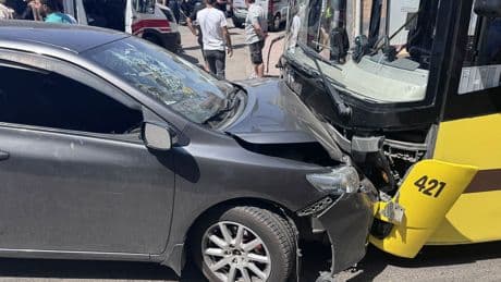 Bursa'da feci kaza: Yolcu otobüsü ile otomobil çarpıştı