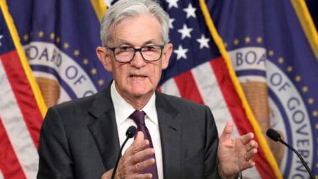 La Fed maintient ses taux inchangés et pointe des risques accrus sur l'emploi et les prix