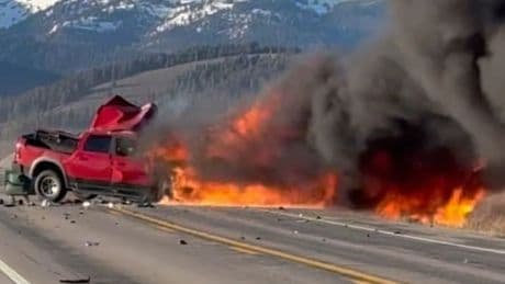 Pick-up und Kleinbus in Flammen - 7 Tote bei Horror-Unfall nahe Nationalpark