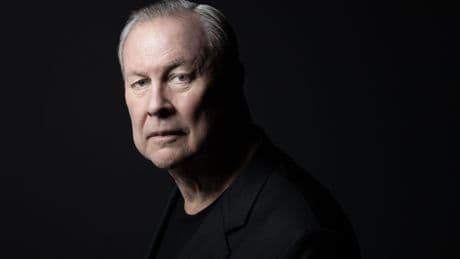 Décès du dramaturge Bob Wilson à 83 ans, artiste de la lumière et de l’épure