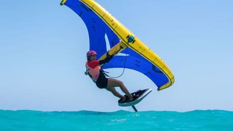 Nía Suardíaz, la chica del viento y heptacampeona mundial de wingfoil: "Sólo me gusta cuando navego y el de Levante en verano no lo soporto"