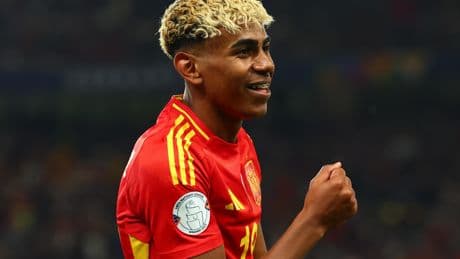 Spanje houdt Frankrijk maar net af in doelpuntenspektakel en staat in finale Nations League