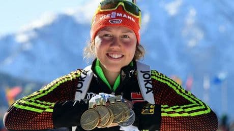 Laura Dahlmeier, morta a 31 anni la due volte campionessa olimpica: è stata travolta da una frana in Pakistan durante un'arrampicata
