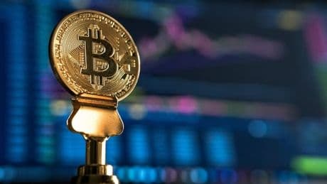 "Une énorme vague d'intérêt": le fondateur de Cardano voit le bitcoin atteindre 250.000 dollars en 2025