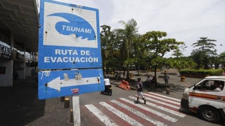 Terremoto e tsunami, allerta globale