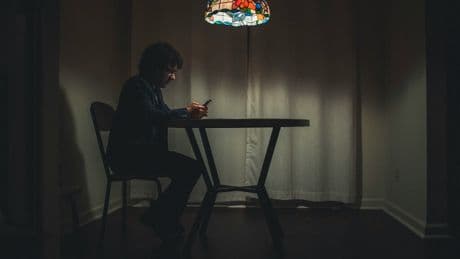Cada vez más gente en internet y en la vida real admite tener un solo amigo: ChatGPT