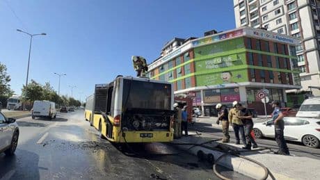 Sultangazi'de korku dolu anlar: İETT otobüsü alev aldı