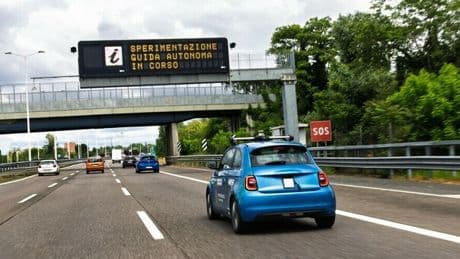 Test di guida autonoma sulla Milano Serravalle. Polimi sperimenta con una Fiat 500 elettrica senza conducente