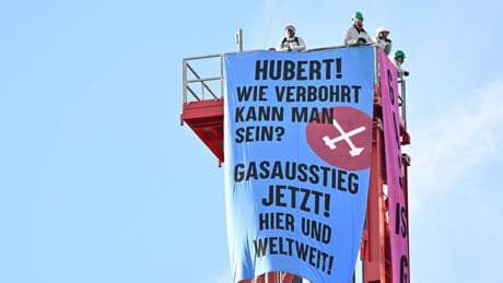 Umstrittene Gasförderung: Aktivisten protestieren an Gasbohrturm in Reichling