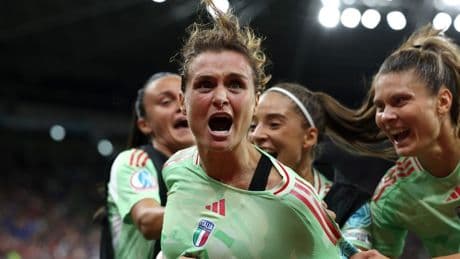 <p>Girelli da 10, la Juve d'Italia: doppietta alla Norvegia, siamo in semifinale!</p>