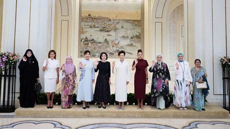 Emine Erdoğan lider eşleriyle bir araya geldi