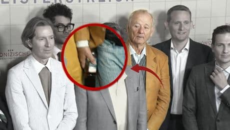 Bei Filmpremiere  - Kino-Legende versteckt merkwürdige Flasche