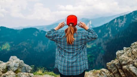 Podcasts : les pépites à écouter cet été en vacances, pendant vos trajets ou à la plage