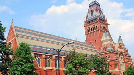 L’amministrazione Trump congela 2,2 miliardi destinati all’università di Harvard