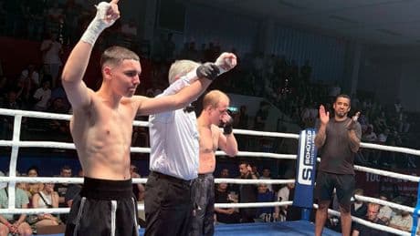 Boxen: Mit 15 Jahren: Berliner Boxer gewinnt ersten Profikampf
