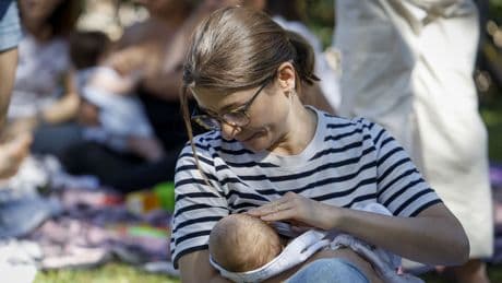 España roza la meta de la OMS en lactancia materna exclusiva: 47% de prevalencia a los 6 meses de nacer