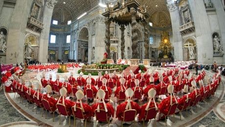Conclave, dall'abito da Papa (in tre misure) alla stanza delle Lacrime e all'ex bonus ai dipendenti: tutte le curiosità sul rito più misterioso della Chiesa