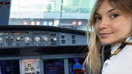 Savina Paül, 30 años, piloto de avión comercial: “Las turbulencias son lo que más miedo da a la gente, pero es lo que menos nos preocupa a nosotros”