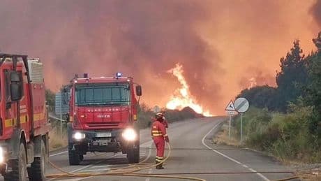 El fuego asola León y Zamora: diez incendios activos y más de 3.700 vecinos desalojados de sus casas