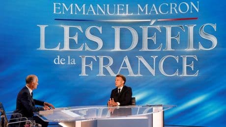 «Emmanuel Macron occupe les médias avant que ses proches “tuent le père” pour 2027»