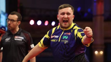 Luke Littler woest op handtastelijke fan: ’Pak mij niet van achteren vast’