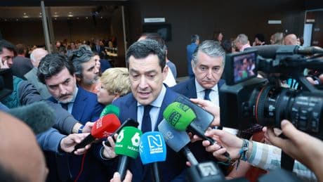 Moreno exige a Sánchez &quot;una importante inversión ferroviaria&quot; en Andalucía: &quot;Nos merecemos el mismo trato que Cataluña&quot;