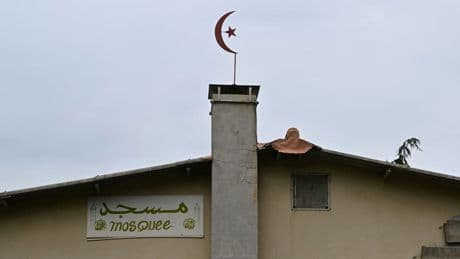 Meurtre dans une mosquée du Gard: pourquoi le parquet national antiterroriste n'a pas été saisi