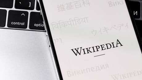 Wikipédia introduit une dose d’intelligence artificielle, mais promet de rester «centrée sur les humains»
