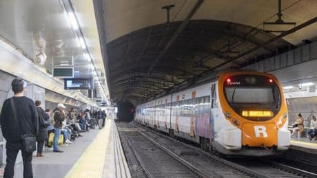 Govern y Comuns pactan iniciar la planificación de la futura red ferroviaria que unirá capitales de comarca