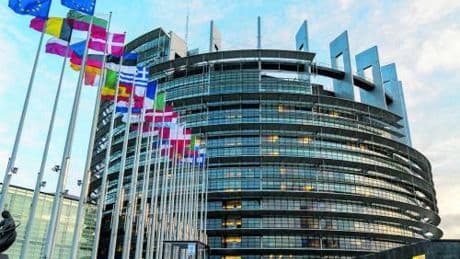 "Dazi sui beni Usa da 100 miliardi". L'Ue ribalta lo scenario e minaccia Trump