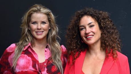 Katja Schuurman en Babette van Veen zijn 30 jaar na Ademnood terug: ’We missen Roos natuurlijk, maar willen dat mensen uit hun plaat gaan’