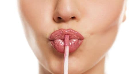 Los imprescindibles de Huda Beauty que tienen todas las influencers y que tú también vas a querer para conseguir un look veraniego natural