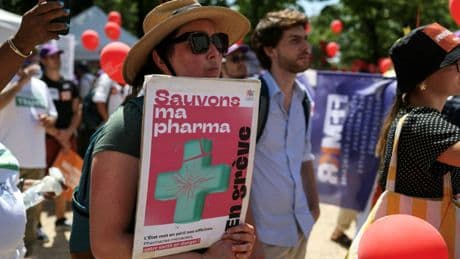 Remises sur les médicaments génériques : les pharmacies poursuivent leur grève des gardes