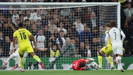 El Tottenham acepta el inesperado regalo de Luiz Junior