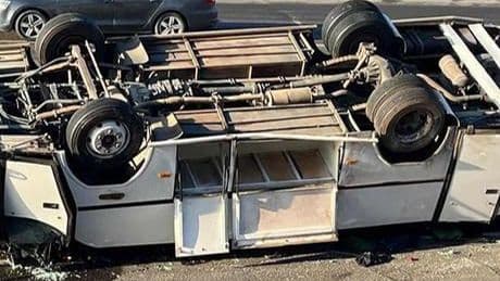 Hatay'da tarım işçilerini taşıyan minibüs takla attı: 25 Yaralı