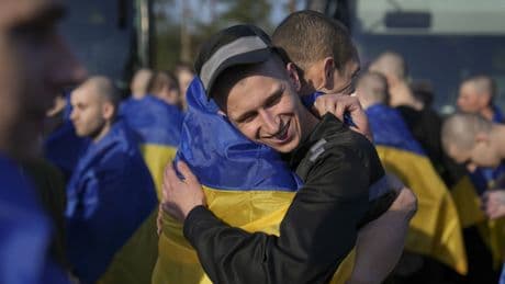Ucrania y Rusia intercambian 205 prisioneros, uno de los mayores canjes desde el inicio de la guerra
