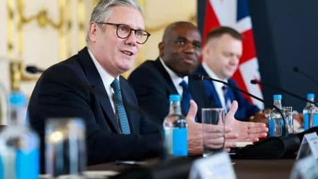 Brexit, esplode la polemica: Starmer accusato di aver ceduto all’UE