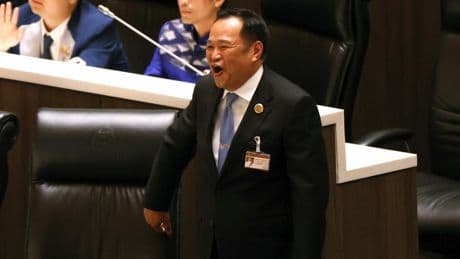 Tailandia elige a un multimillonario monárquico como primer ministro