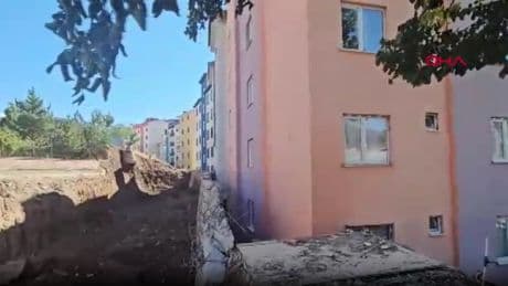 Erzurum'da heyelan: 7 apartmanda 70 daire tahliye edildi