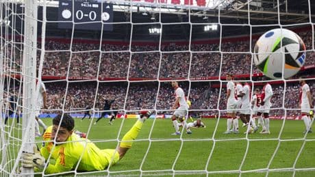 Ajax kan angsten niet de baas en speelt gelijk tegen Sparta