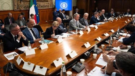 “Ex Ilva, la situazione è drammatica”: la corsa contro il tempo del governo