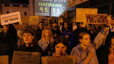Guerre en Ukraine : au moins six morts et des dizaines de blessés dans une attaque russe à Kiev
