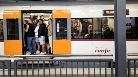 Una avería obliga a evacuar 67 pasajeros de un tren de Rodalies entre Sitges y Garraf