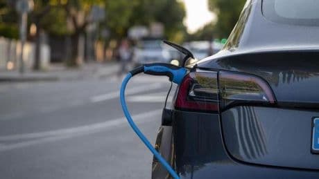 Buenas noticias si vas a comprar un coche eléctrico: sorprendente regalo de 30.000 km de recarga gratuita